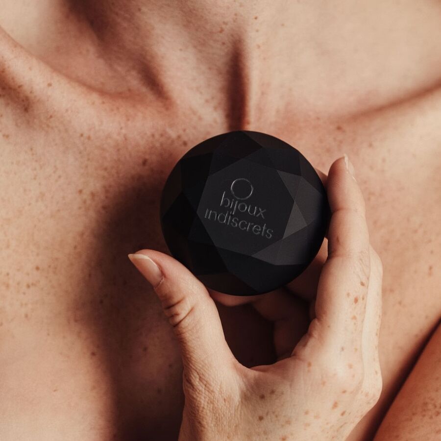 Vibrerande diamant i matt svart från Bijoux Indiscrets