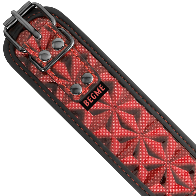 BEGME - RÖD EDITION HALSBAND MED BRÖSTVÅRDSKLAMMAR MED NEOPREN FODER