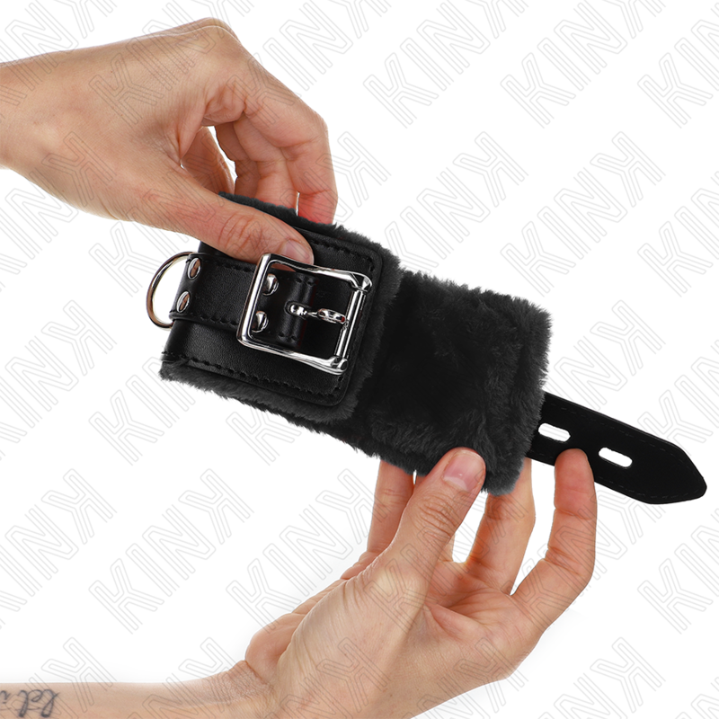 KINK - FUR LINED WRIST RESTRAINTS SVART MED SVART BELT JUSTERBAR 17-29 CM X 6 CM