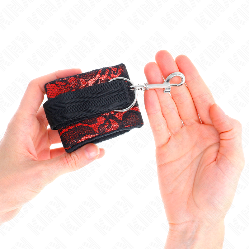 KINK handledsremmar i sammet och spets röd/svart 23 x 6.5 cm