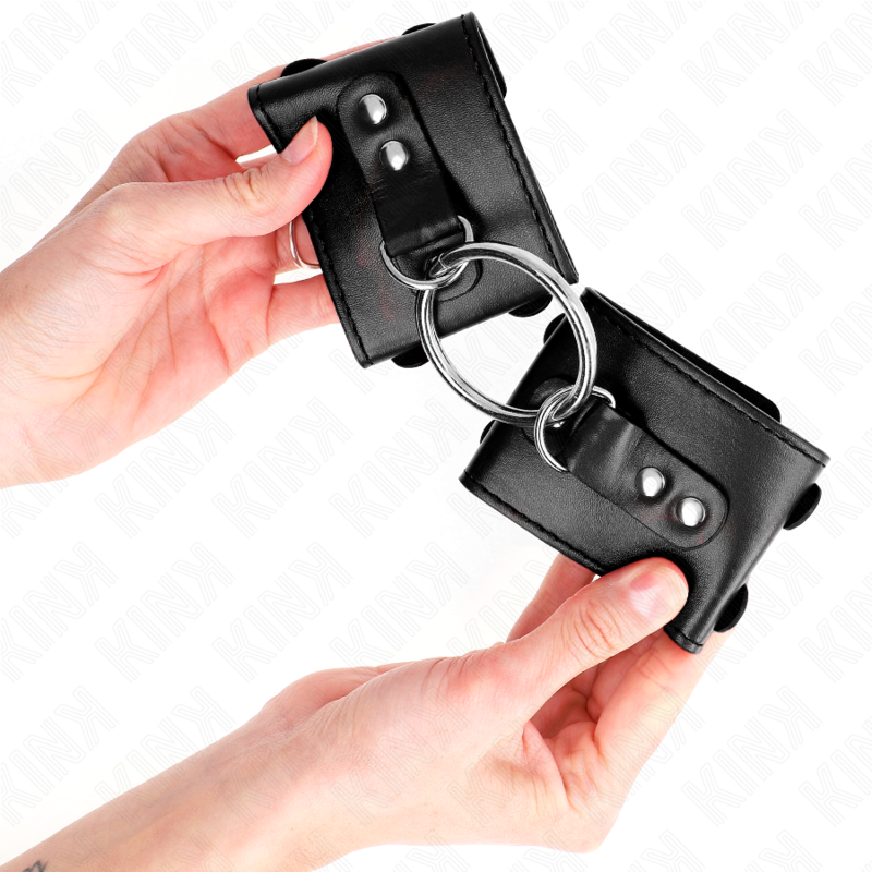 KINK - Justerbara Handledsremmar med Ring och Nitar Svart 17-22 cm x 6,5 cm