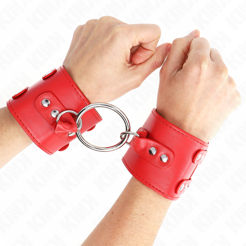 KINK - Fasta handledsremmar med ring och nitar justerbara röda 17-22 cm x 6,5 cm