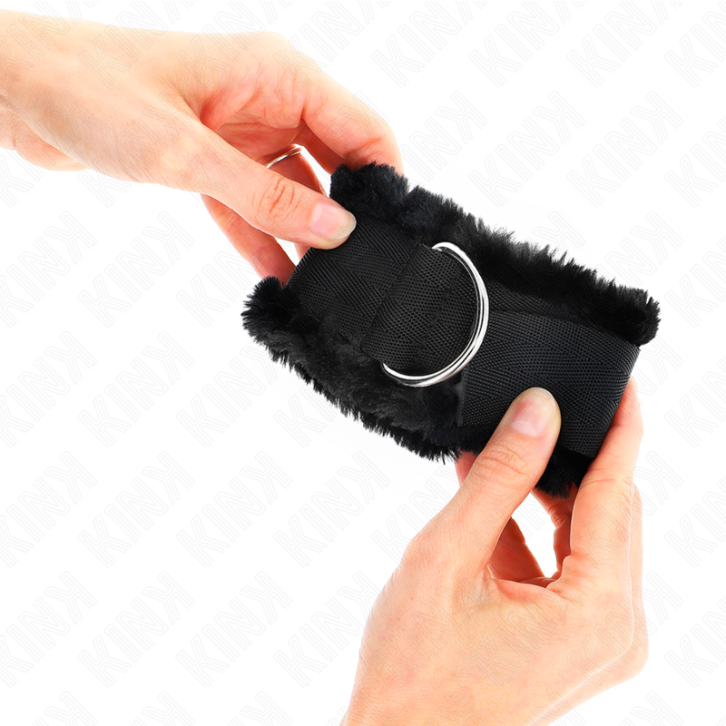 KINK - FURRY LINED WRIST RESTRAINTS SVART JUSTERBARA 17-31 CM X 7 CM