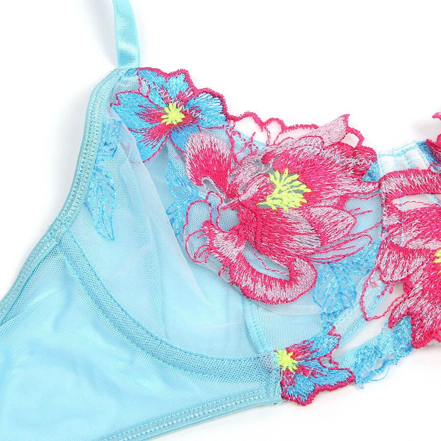 Blommönstrad bh och strumpebandset i rosa från SUBBLIME