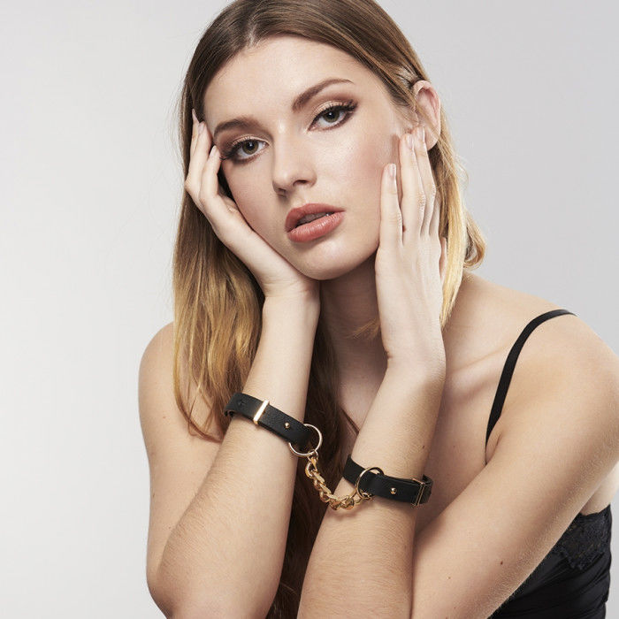 BIJOUX - INDISCRETS MAZE HANDCUFFS SVARTA ARMBAND