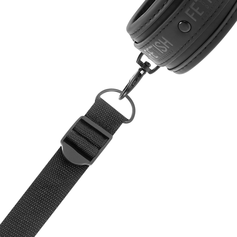 FETISH SUBMISSIVE - SET MED HANDKUFFAR OCH REMMAR MED NOPRENE FODER